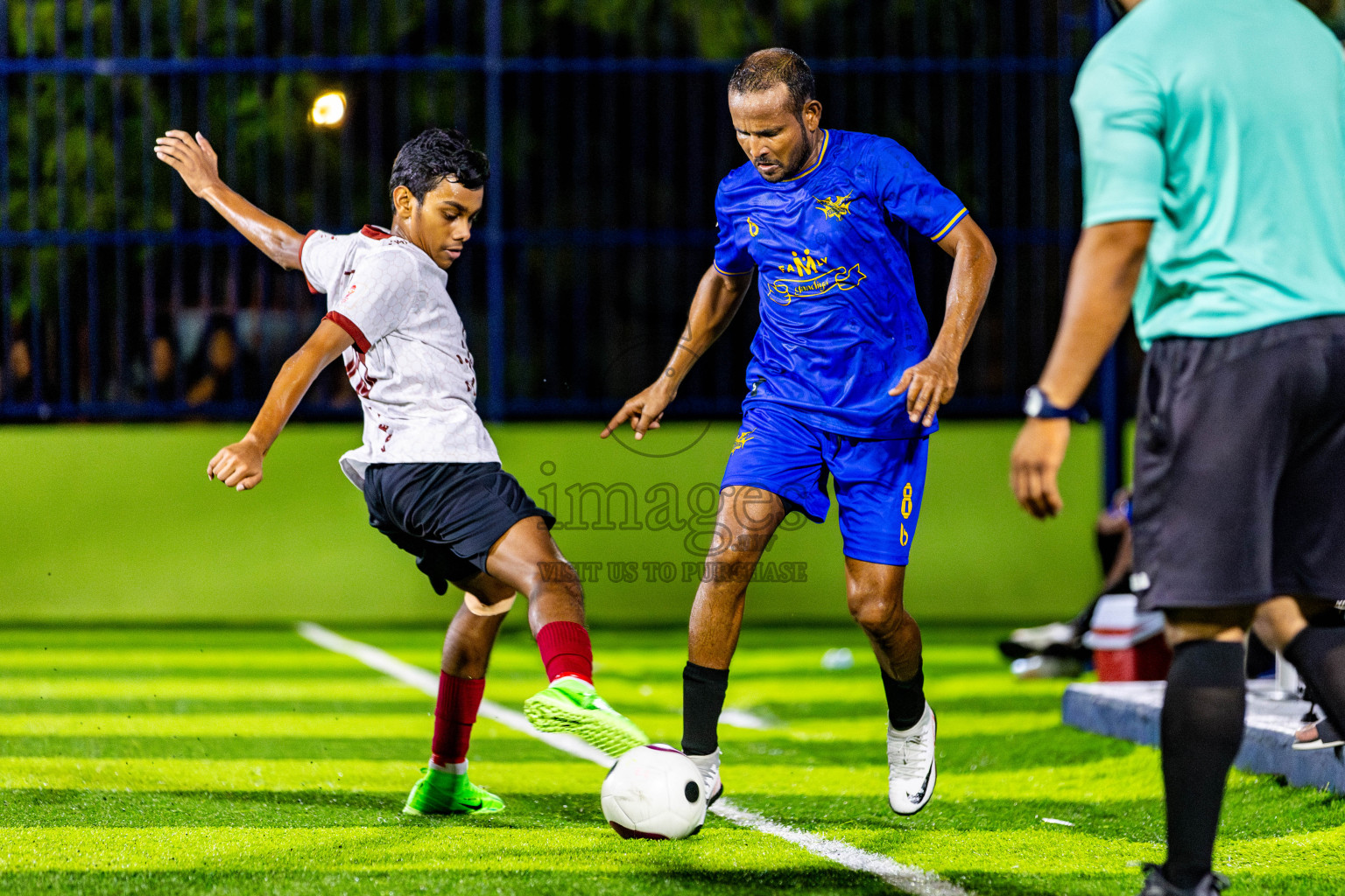 Dhunthari FC vs Friends in Day 6 of Eydhafushi Futsal Cup 2024 was held on Saturday, 13th April 2024, in B Eydhafushi, Maldives Photos: Nausham Waheed / images.mv